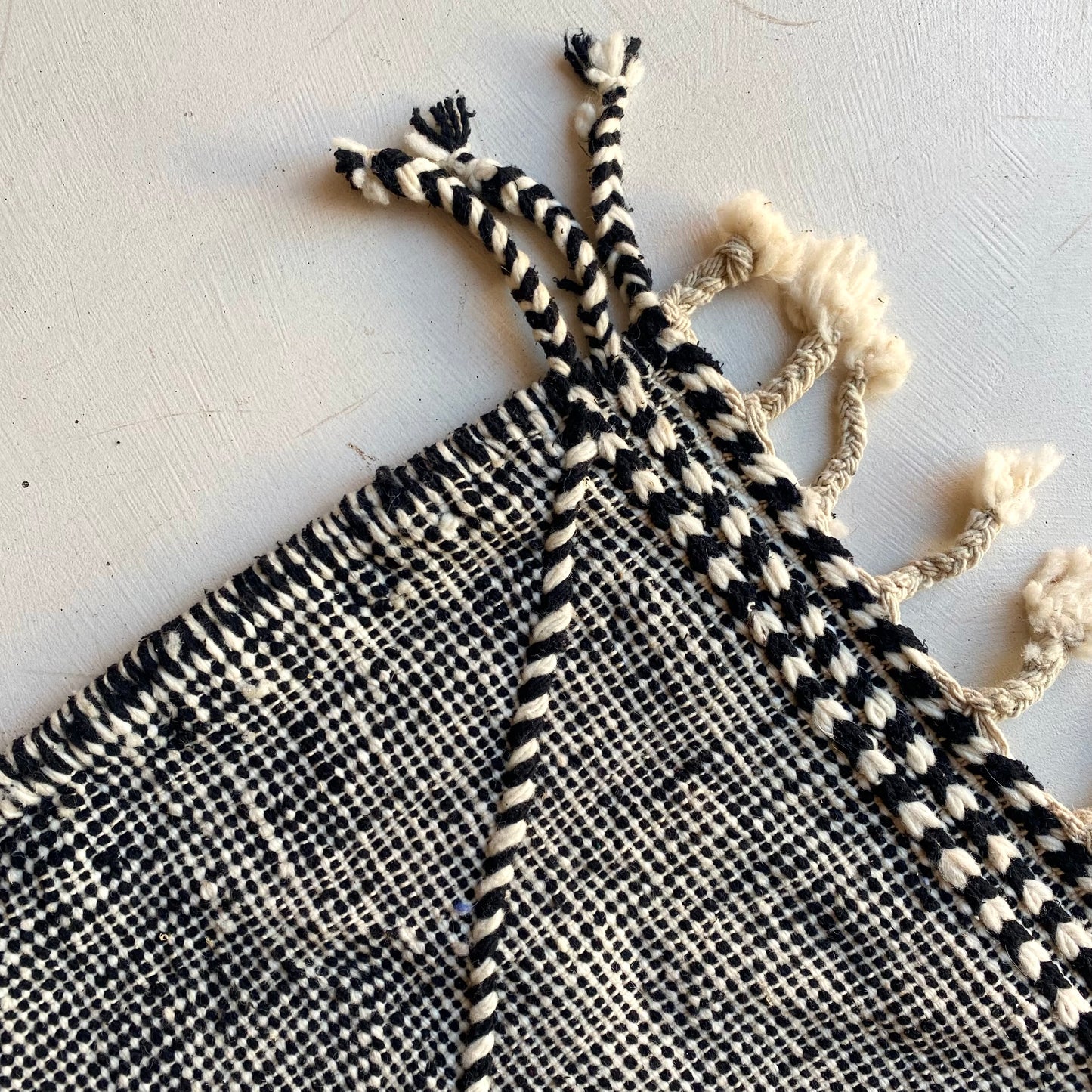 Tapis berbère Zanafi n°3228 - Shadow - 303 x 185 cm