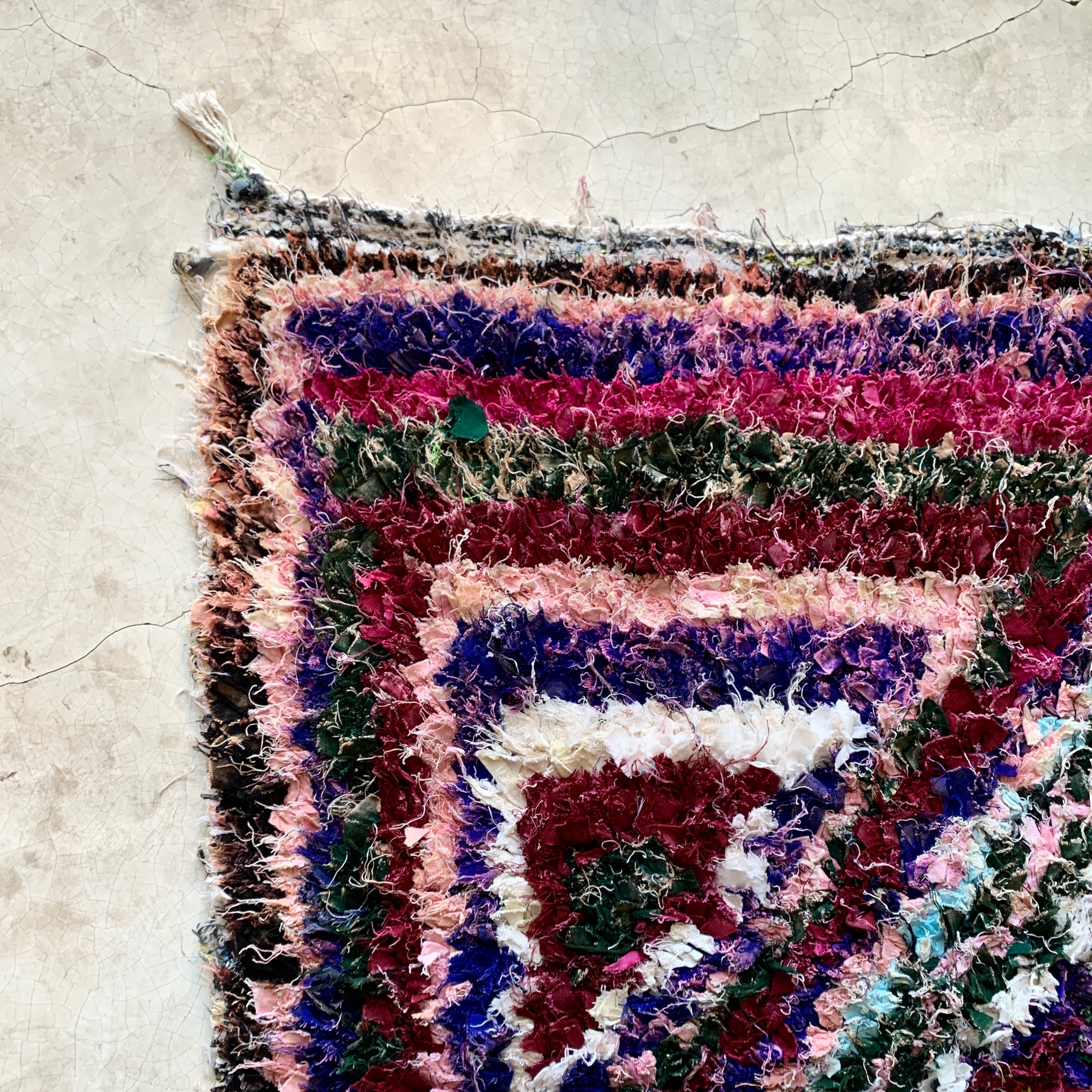 Tapis berbère Boucherouite n°2768 - Pétunia - 240 x 141 cm