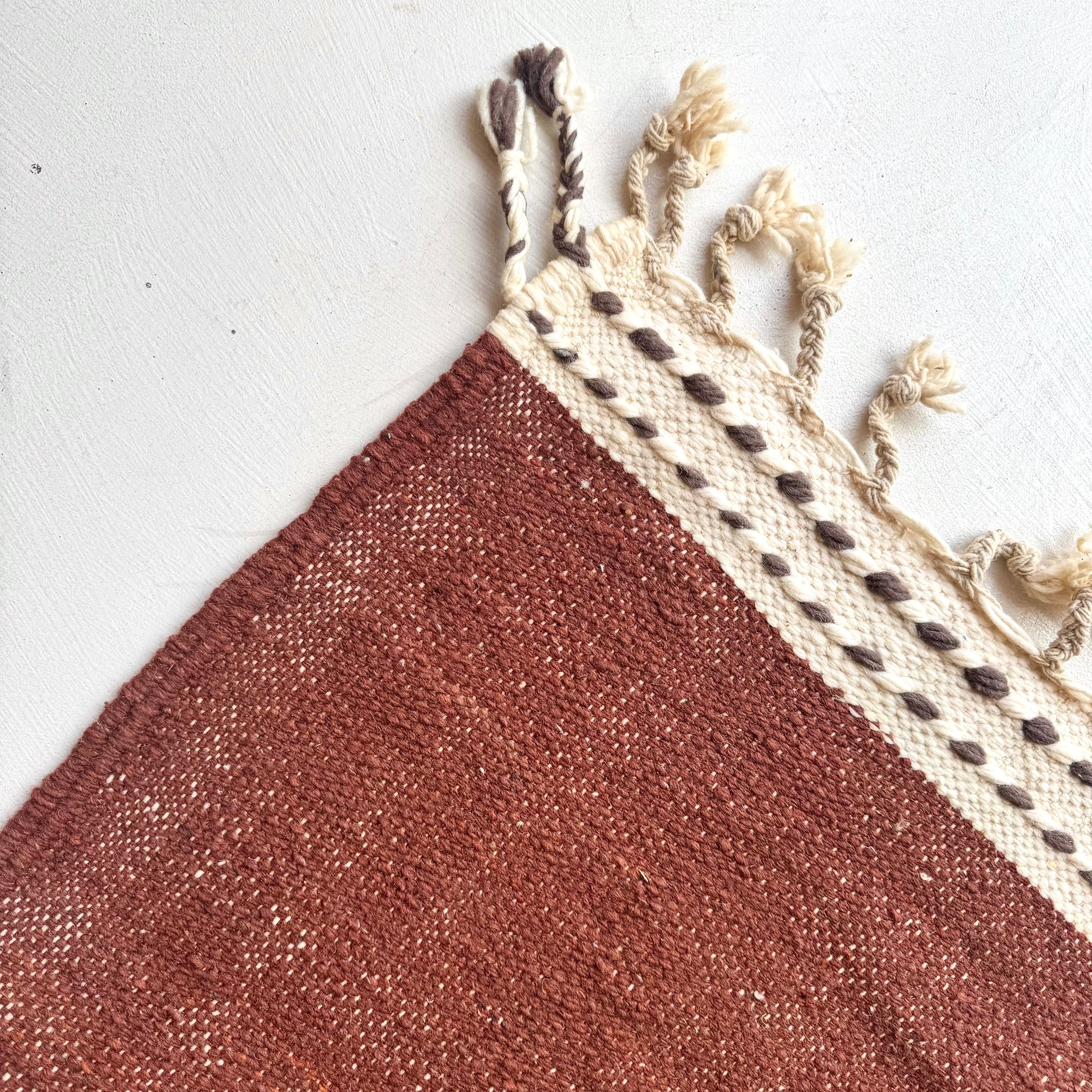 Tapis berbère Kilim n°3369 - Totem - 306 x 203 cm