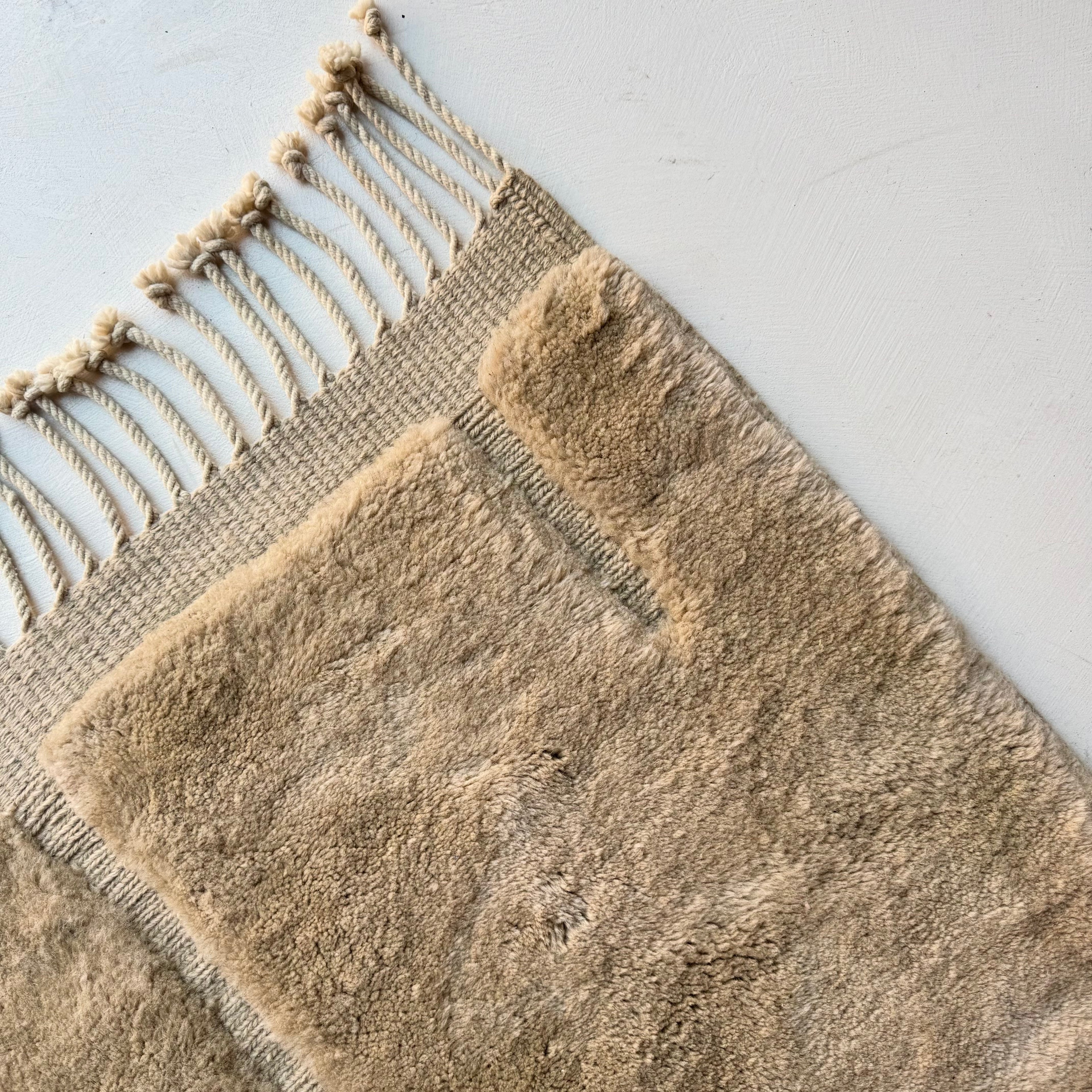 Tapis berbère Mrirt n°3385 - Ourson - 390 x 280 cm