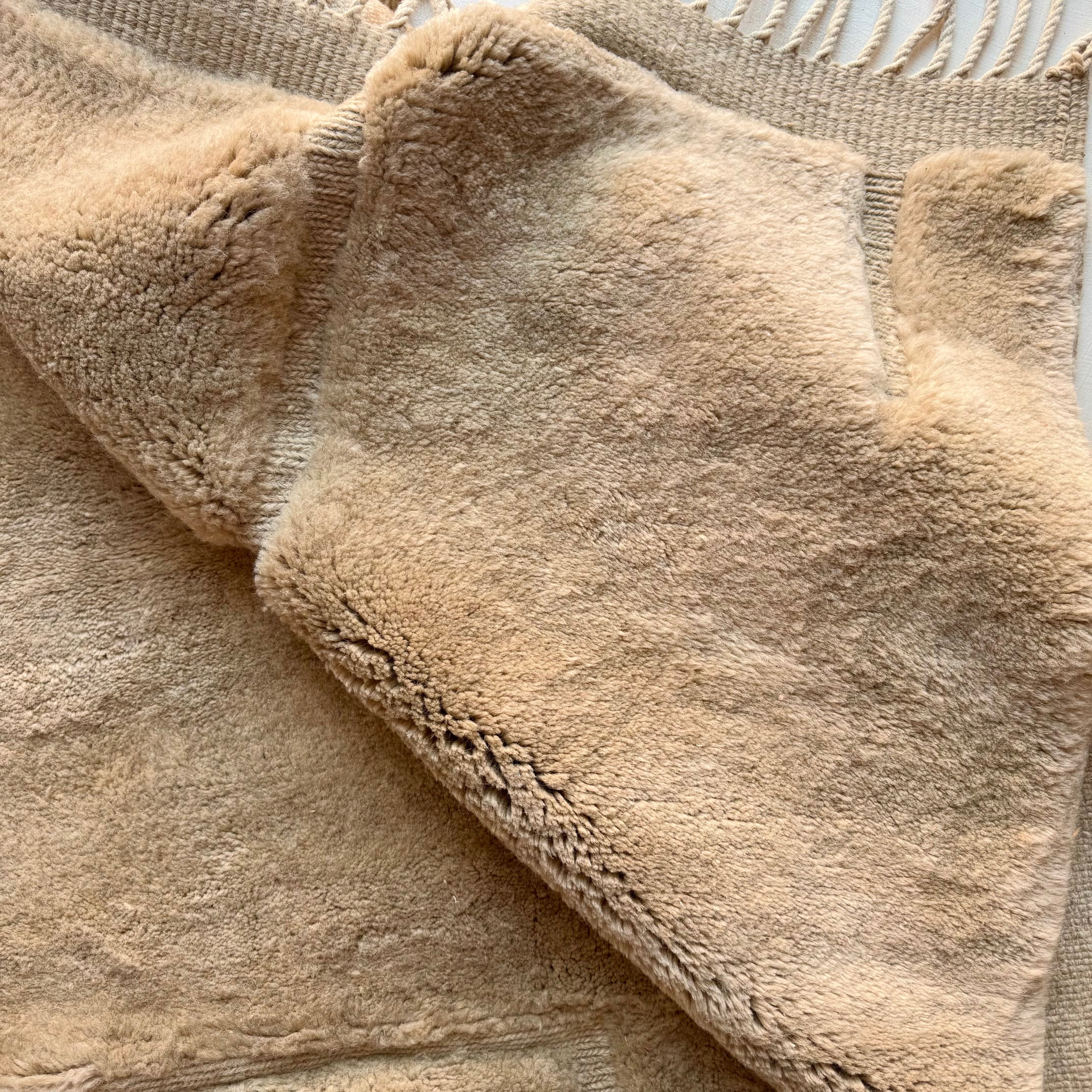 Tapis berbère Mrirt n°3385 - Ourson - 390 x 280 cm