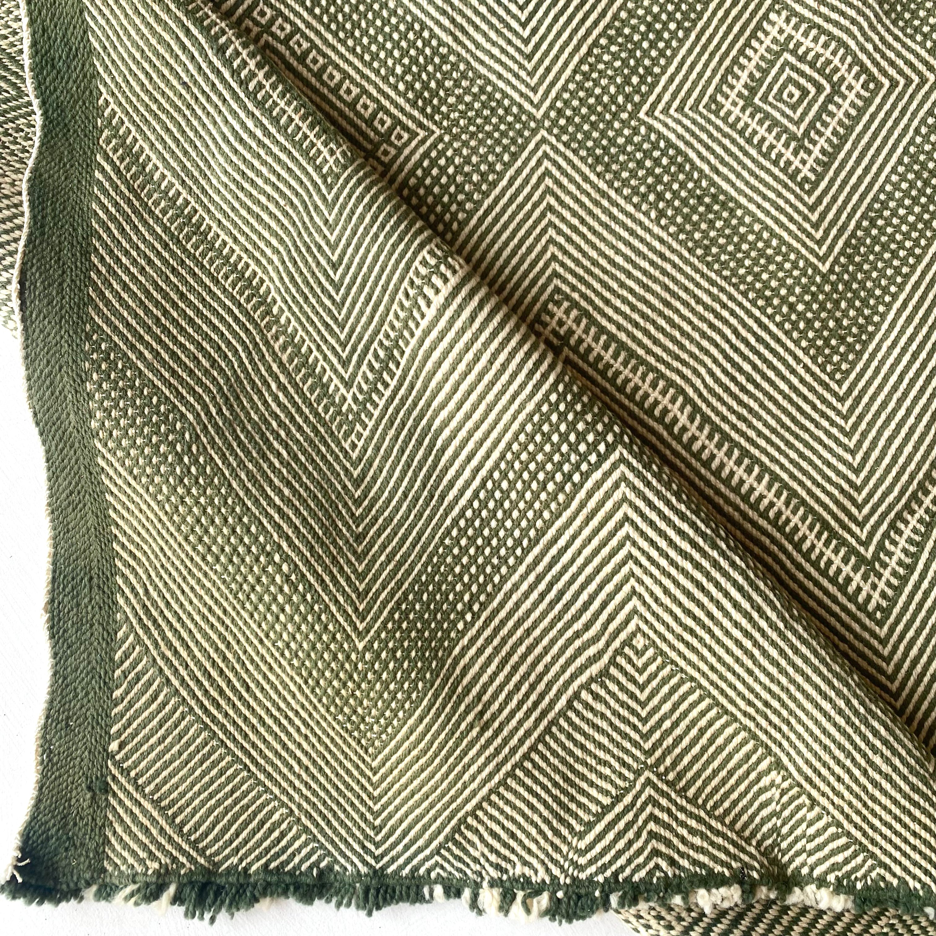 Tapis berbère Zanafi n°3226 - Céleste - 310 x 200 cm