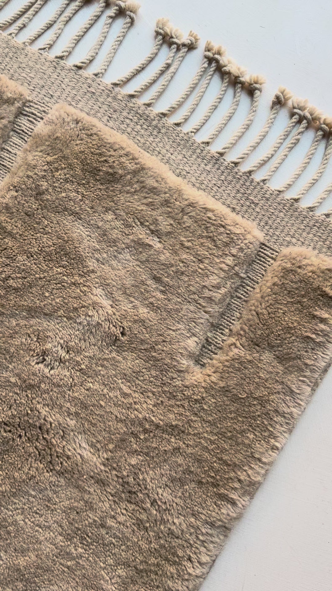 Tapis berbère Mrirt n°3385 - Ourson - 390 x 280 cm